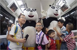 熊貓主題地鐵列車亮相成都啦！