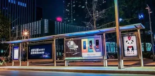 魅族花20萬打造了一個公交站牌廣告，結果···