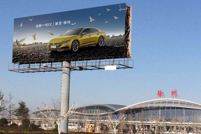 T1、T2航站樓前高速路大牌廣告