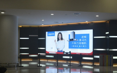 ?？跈C(jī)場(chǎng)國(guó)內(nèi)到達(dá)通往迎客廳墻面燈箱廣告