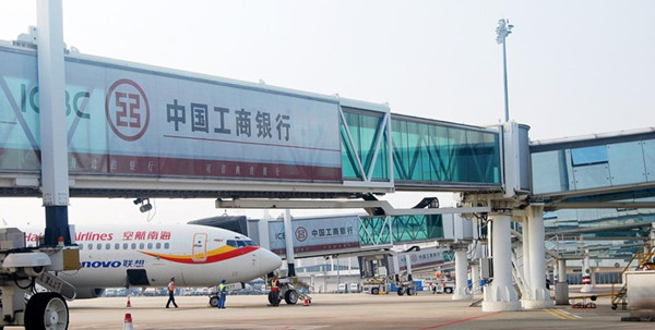 ?？诿捞m機(jī)場外廊橋貼紙廣告