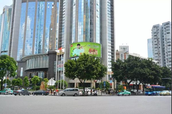 沃隆堅果深圳華強北現代之窗LED屏廣告