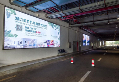 ?？诿捞m機(jī)場(chǎng)出租車排隊(duì)等候區(qū)燈箱廣告