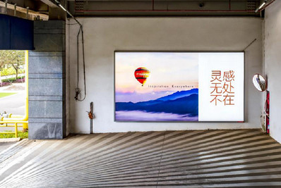 ?？跈C(jī)場(chǎng)停車樓出口處燈箱廣告