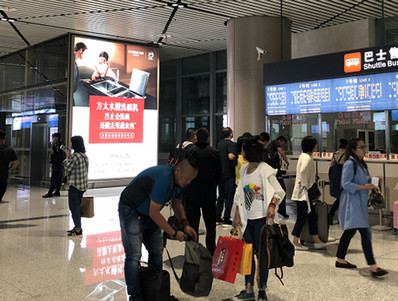 哈爾濱機(jī)場(chǎng)一層國內(nèi)迎賓廳電梯兩側(cè)燈箱廣告