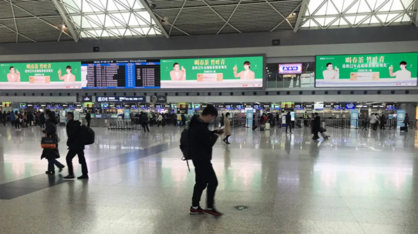 竹葉青成都雙流國際機(jī)場T2DE安檢口LED屏廣告