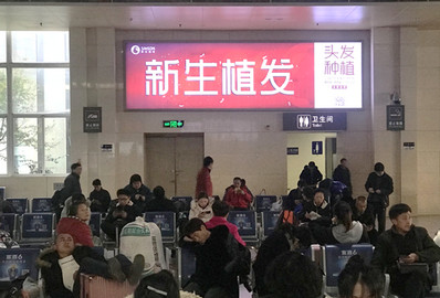 合肥站一樓候車(chē)室燈箱廣告