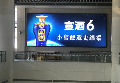 合肥站二樓候車(chē)室燈箱廣告