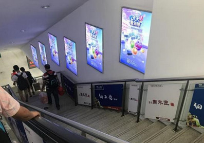 南朗站A1、B1電梯通道小燈箱廣告