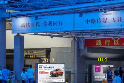 小欖站BC、AD出站口之間燈箱廣告