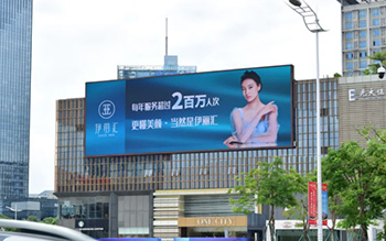 2020上半年戶外廣告投放刊例花費688億元，市場恢復(fù)增長態(tài)勢！