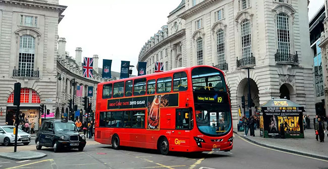 英國(guó)公交車(chē)廣告