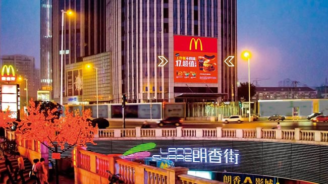 天津小白樓凱德國(guó)貿(mào)戶外LED廣告有哪些價(jià)值點(diǎn)？