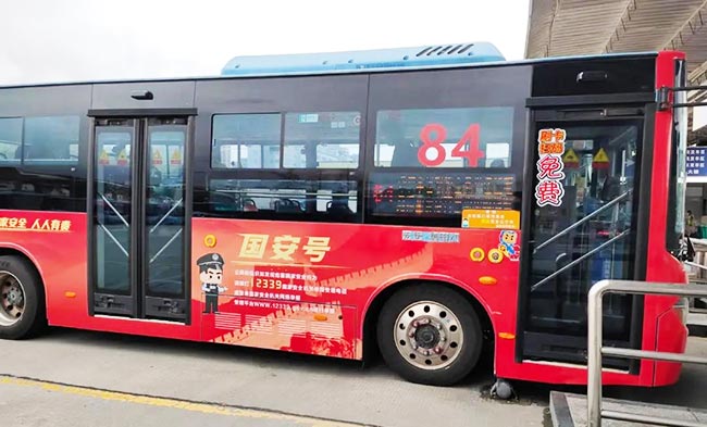 “國(guó)安號(hào)”公交車亮相東莞，讓國(guó)家安全教育更加深入人心！