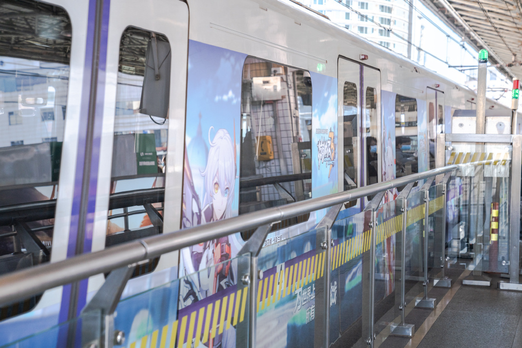《崩壞3》主題地鐵「琪亞娜時(shí)光專列」亮相上海、深圳、成都地鐵列車廣告！