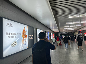 溫州輕軌廣告牌價格多少錢？不愧是你溫州地鐵廣告放眼望去全是鞋