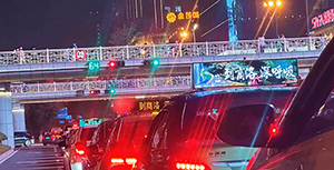 西安出租車廣告價(jià)格多少錢？西安出租車頂屏LED廣告旅游文旅案例