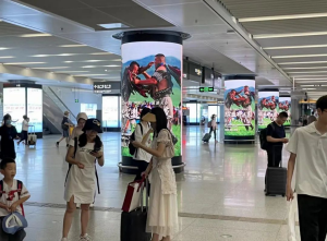 深圳北站換乘區(qū)包柱LED廣告價格，文旅景區(qū)旅游深圳北高鐵站廣告