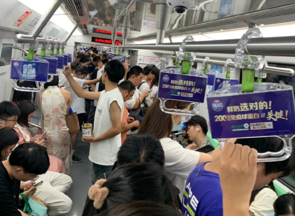 蘇州地鐵拉手廣告價(jià)格多少錢(qián)？蘇州地鐵列車(chē)最具性?xún)r(jià)比廣告位