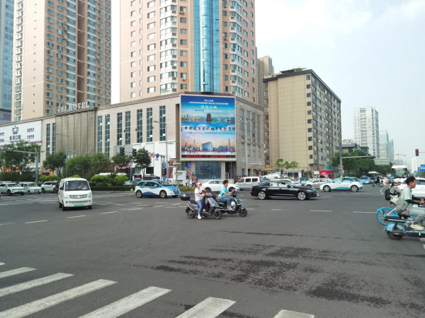 太原LED廣告價(jià)格優(yōu)勢(shì)？太原親賢街長(zhǎng)治路供電大廈王府井LED大屏廣告