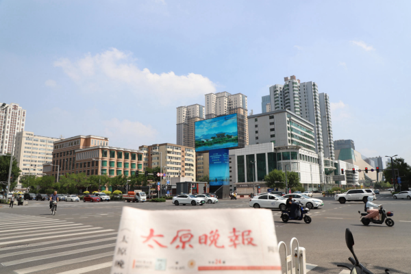 太原LED廣告價(jià)格？太原親賢街長(zhǎng)治路龍柱LED立柱廣告地標(biāo)金融案例