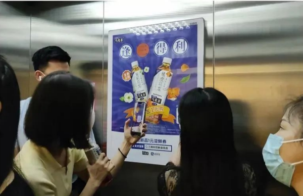 南寧電梯框架廣告價(jià)格多少錢？南寧電梯海報(bào)尺寸覆蓋樓盤區(qū)域優(yōu)勢(shì)