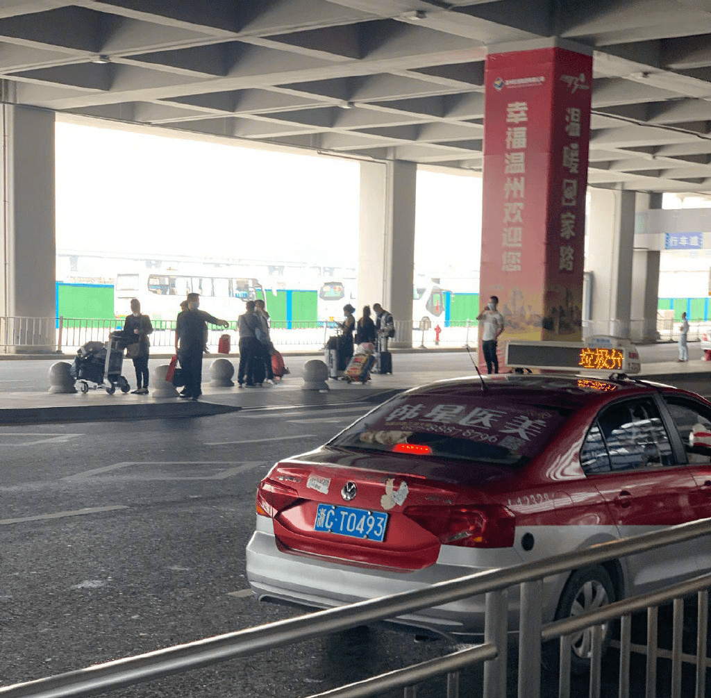 溫州出租車廣告價格多少錢？溫州出租車頂屏廣告出租車后窗貼廣告
