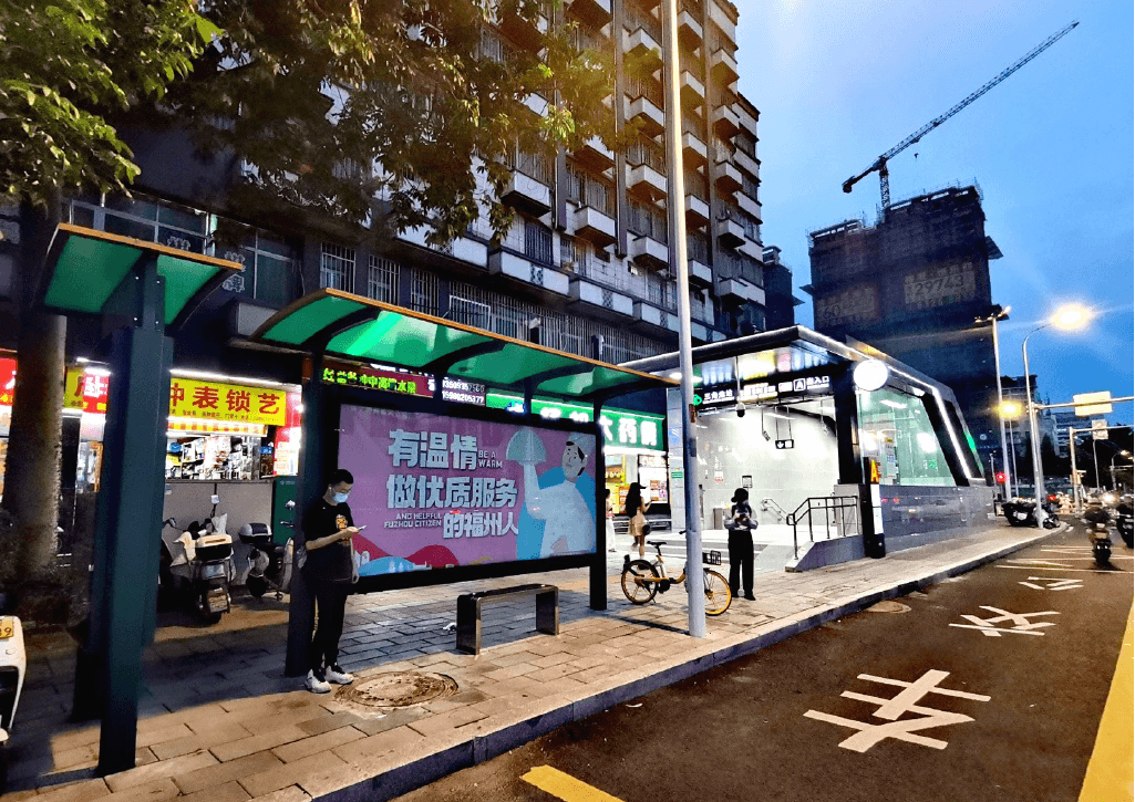 福州候車亭站臺(tái)廣告價(jià)格多少錢？福州公交車站站亭廣告位置優(yōu)勢