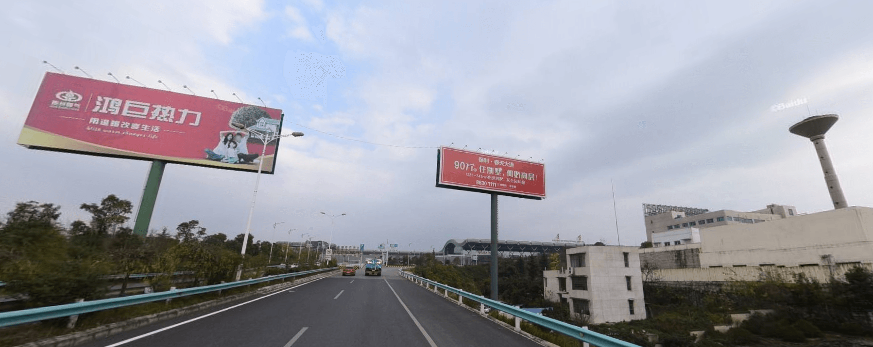 貴陽(yáng)機(jī)場(chǎng)高速立柱大牌廣告價(jià)格收費(fèi)多少錢(qián)？貴陽(yáng)機(jī)場(chǎng)路高桿廣告牌