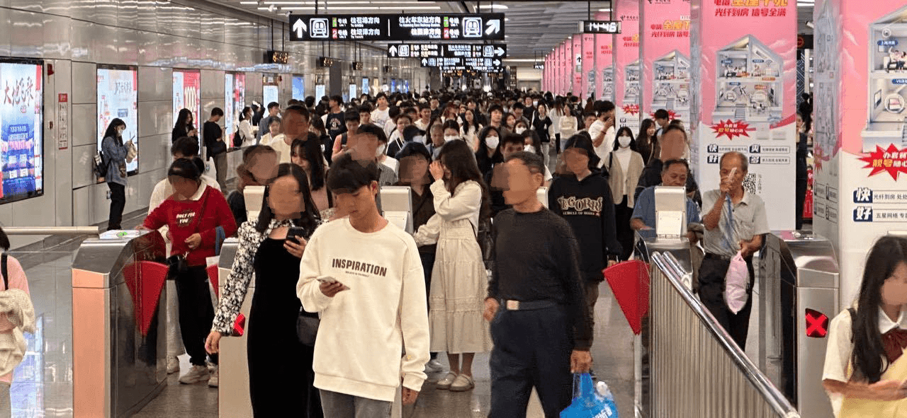 南寧地鐵廣告價(jià)格收費(fèi)多少錢？南寧地鐵朝陽(yáng)廣場(chǎng)站站廳包柱廣告