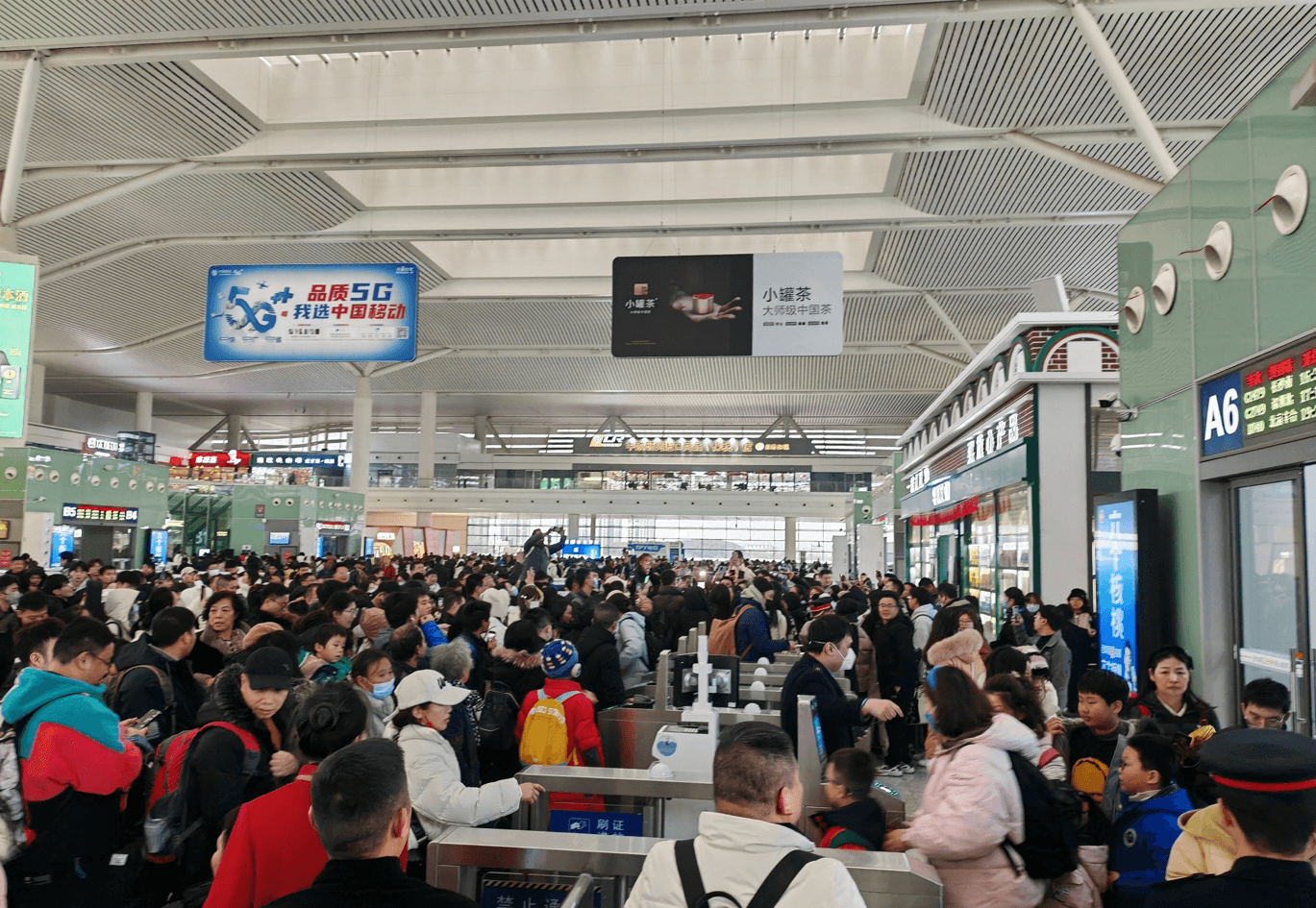 南昌西站廣告價格收費(fèi)多少錢？南昌西高鐵站春運(yùn)候車熱門廣告牌