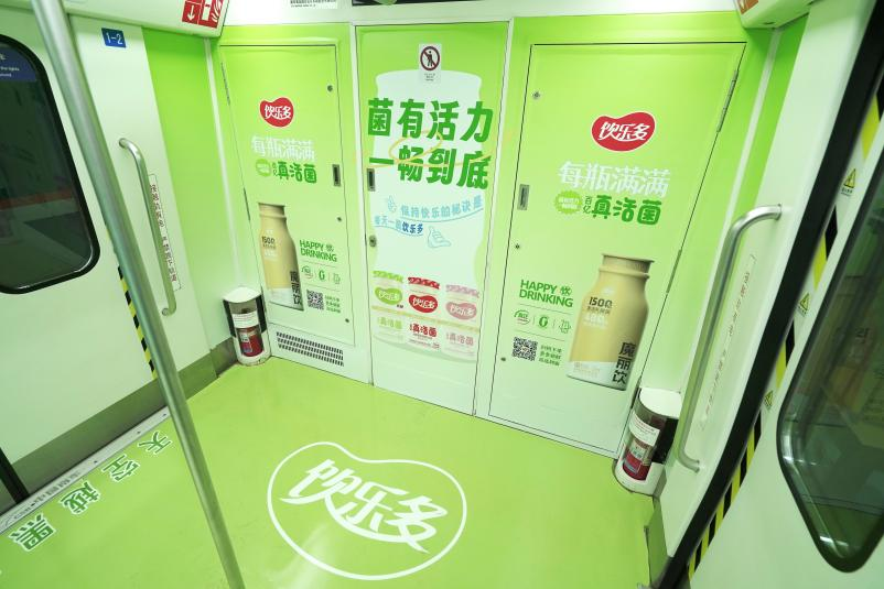 青島地鐵列車廣告案例圖，青島地鐵廣告內(nèi)包車價(jià)格收費(fèi)多少錢？