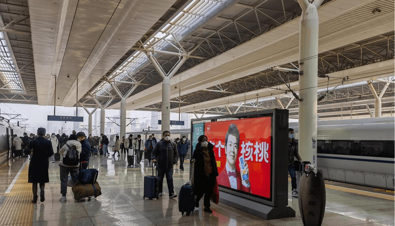 南昌西站廣告價(jià)格收費(fèi)多少錢？南昌西高鐵站春運(yùn)候車熱門廣告牌