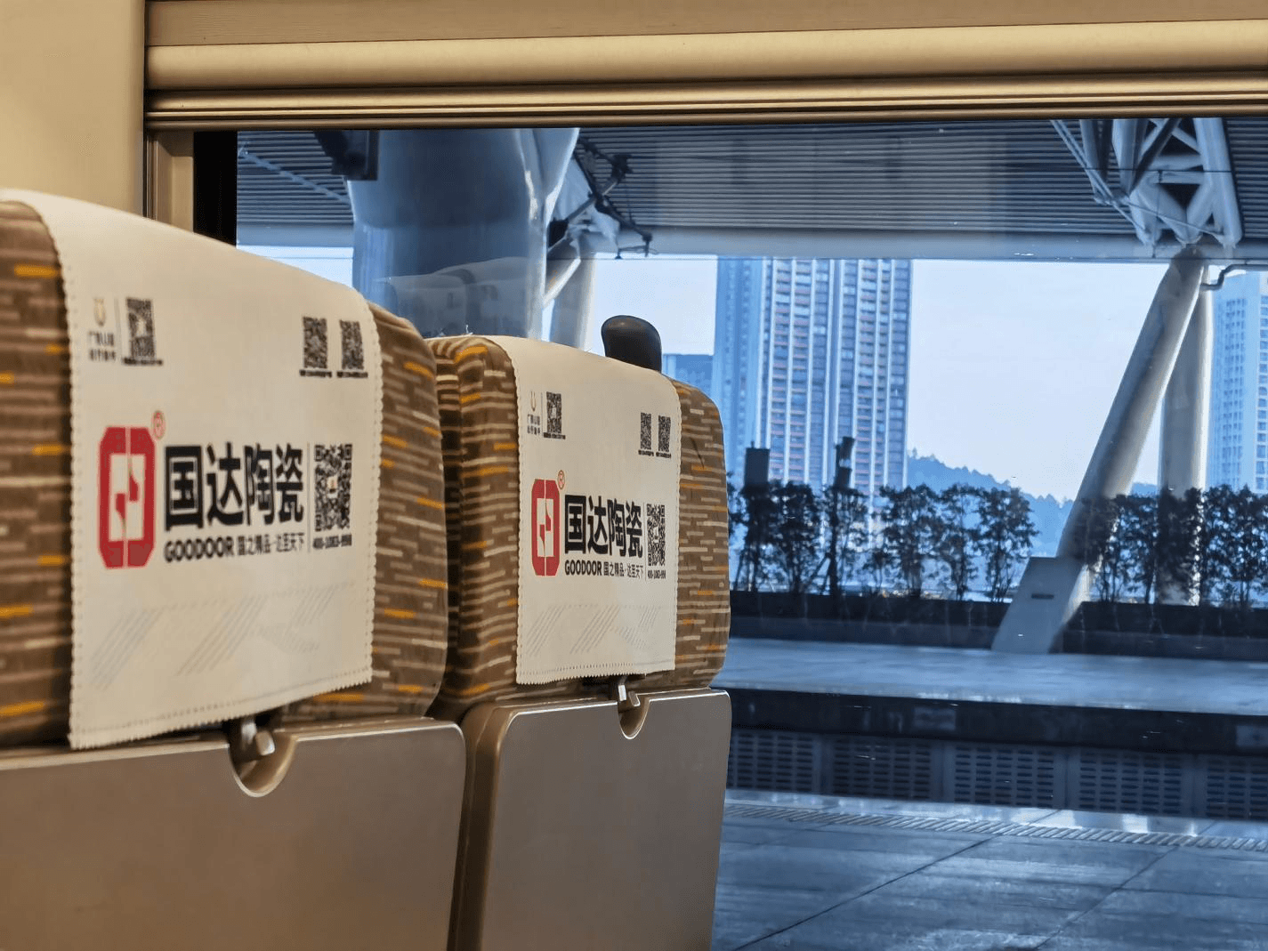 春運(yùn)高鐵列車(chē)頭枕巾廣告價(jià)格收費(fèi)多少？高鐵車(chē)廂座椅頭巾廣告案例