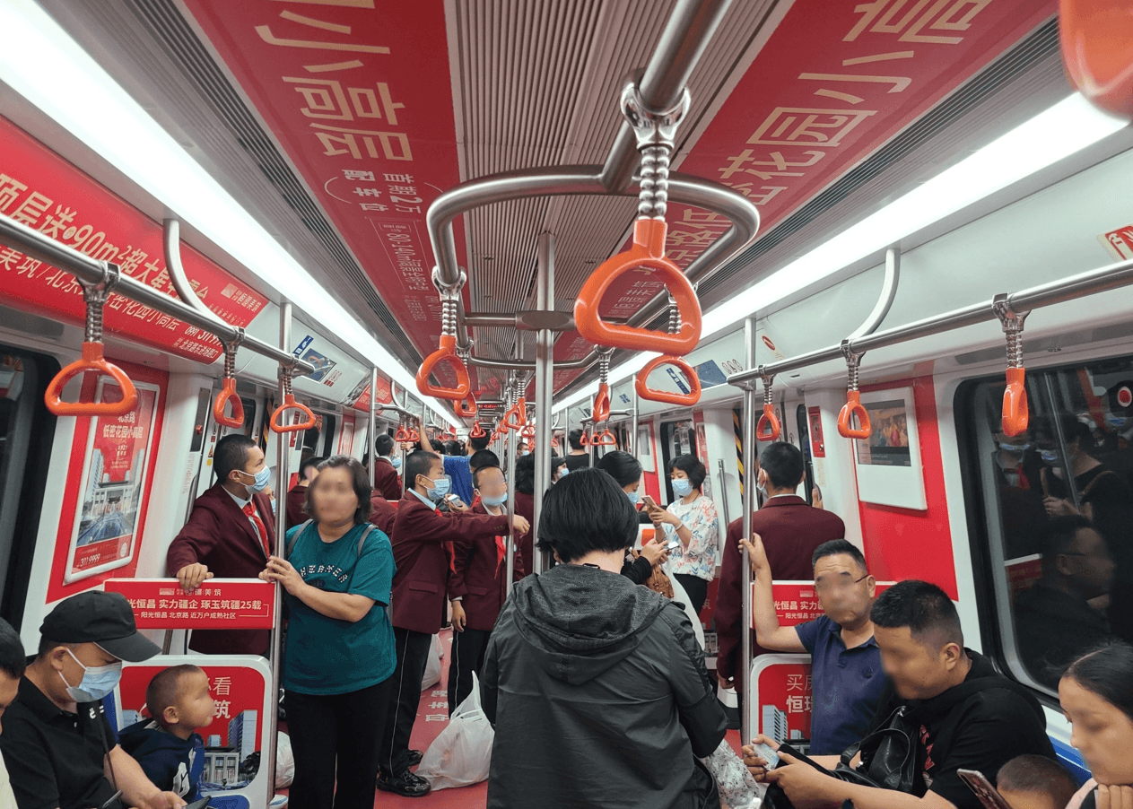 烏魯木齊地鐵列車廣告價(jià)格收費(fèi)？烏魯木齊地鐵內(nèi)包車廣告案例圖