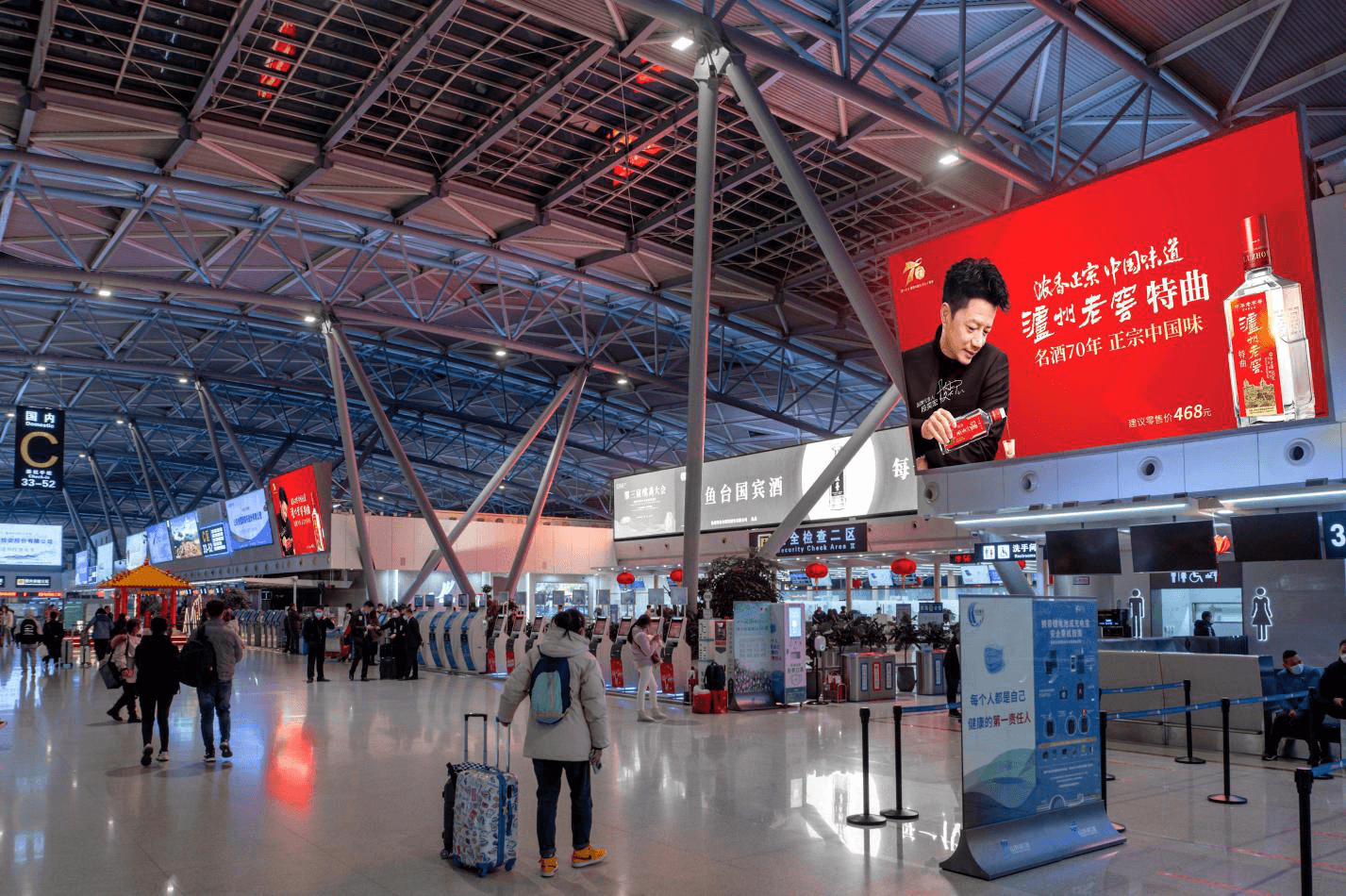 濟(jì)南遙墻機(jī)場廣告價格收費多少錢？濟(jì)南機(jī)場春運出發(fā)到達(dá)廣告大屏