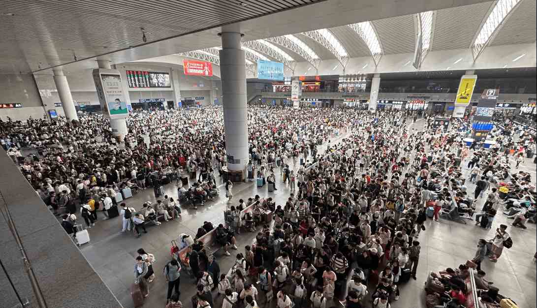 南昌站廣告價格收費(fèi)標(biāo)準(zhǔn)，南昌火車站春運(yùn)候車熱門高鐵廣告牌