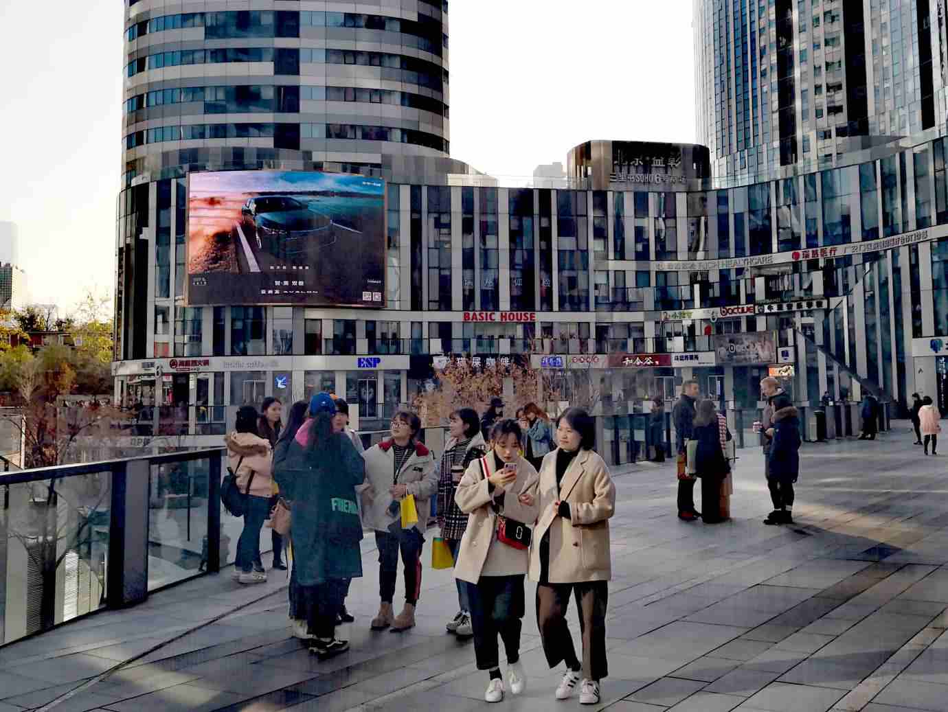 北京三里屯LED大屏廣告價格收費(fèi)，北京三里屯SOHO商圈戶外大屏廣告