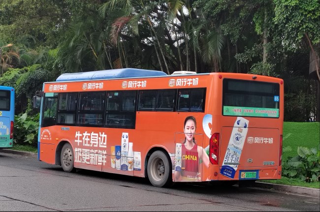 東莞公交車身巴士廣告價格線路收費(fèi)，東莞候車亭站臺站牌廣告價格