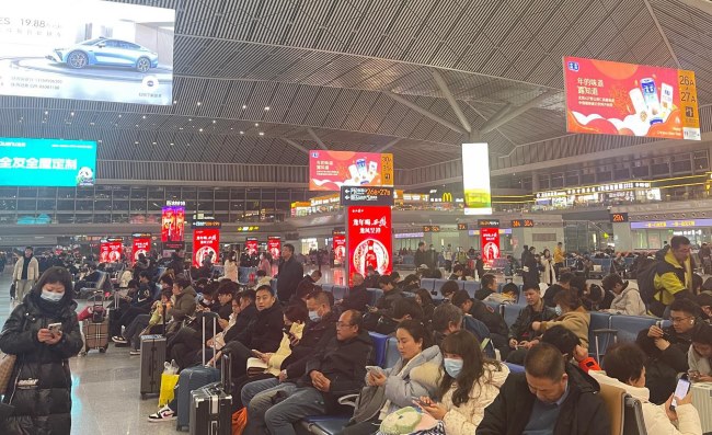 西安北站候車大廳廣告價格，西安北高鐵站最具性價比刷屏機(jī)廣告