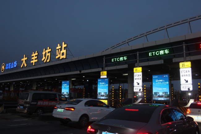 北京大興高速收費(fèi)站廣告價(jià)格收費(fèi)，北京收費(fèi)站聯(lián)播屏廣告點(diǎn)位