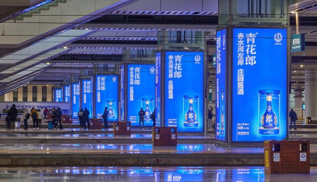 南寧東站燈箱廣告價格收費，南寧東高鐵站出發(fā)到達站臺全覆蓋廣告