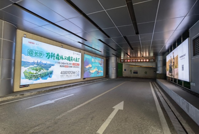 長沙停車場地下車庫燈箱廣告價格收費，長沙商場寫字樓停車場廣告
