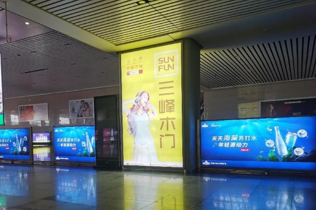 長春站長春西站廣告價格，長春火車站長春西高鐵站出站通道廣告