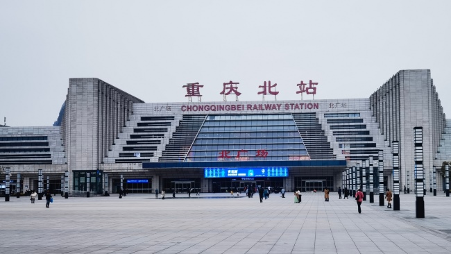 重慶北站廣告價格收費，重慶北高鐵站進站口打卡點門楣LED大屏廣告