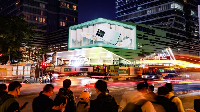 ?深圳南山科技園裸眼3D折角LED廣告，深圳大屏廣告價(jià)格中電長城大廈