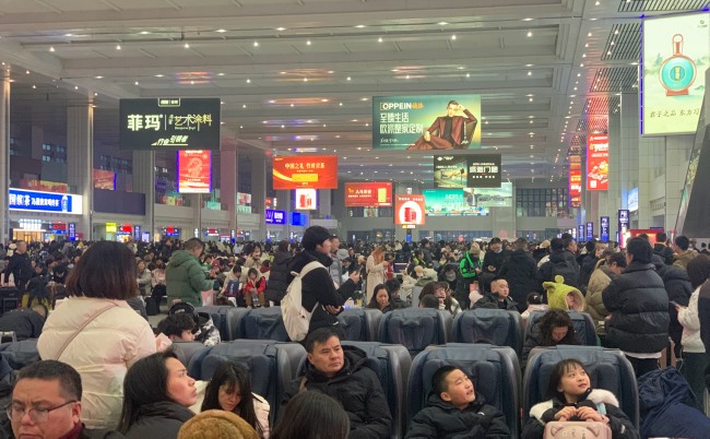 重慶北站候車大廳最大廣告牌位置燈箱廣告，重慶北高鐵站廣告價格