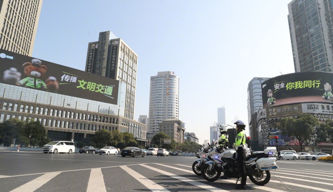 ?長沙芙蓉廣場路口樓頂雙屏LED大屏廣告，長沙戶外LED大屏廣告價格