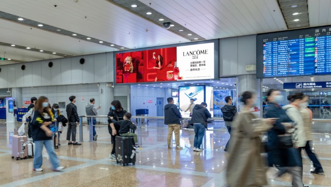 北京首都機場LED大屏廣告價格，北京機場T2到達迎客大廳電子屏廣告