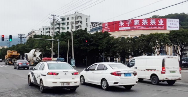 福州馬尾福馬路快安路交叉口樓頂廣告牌，福州戶外大牌廣告價格